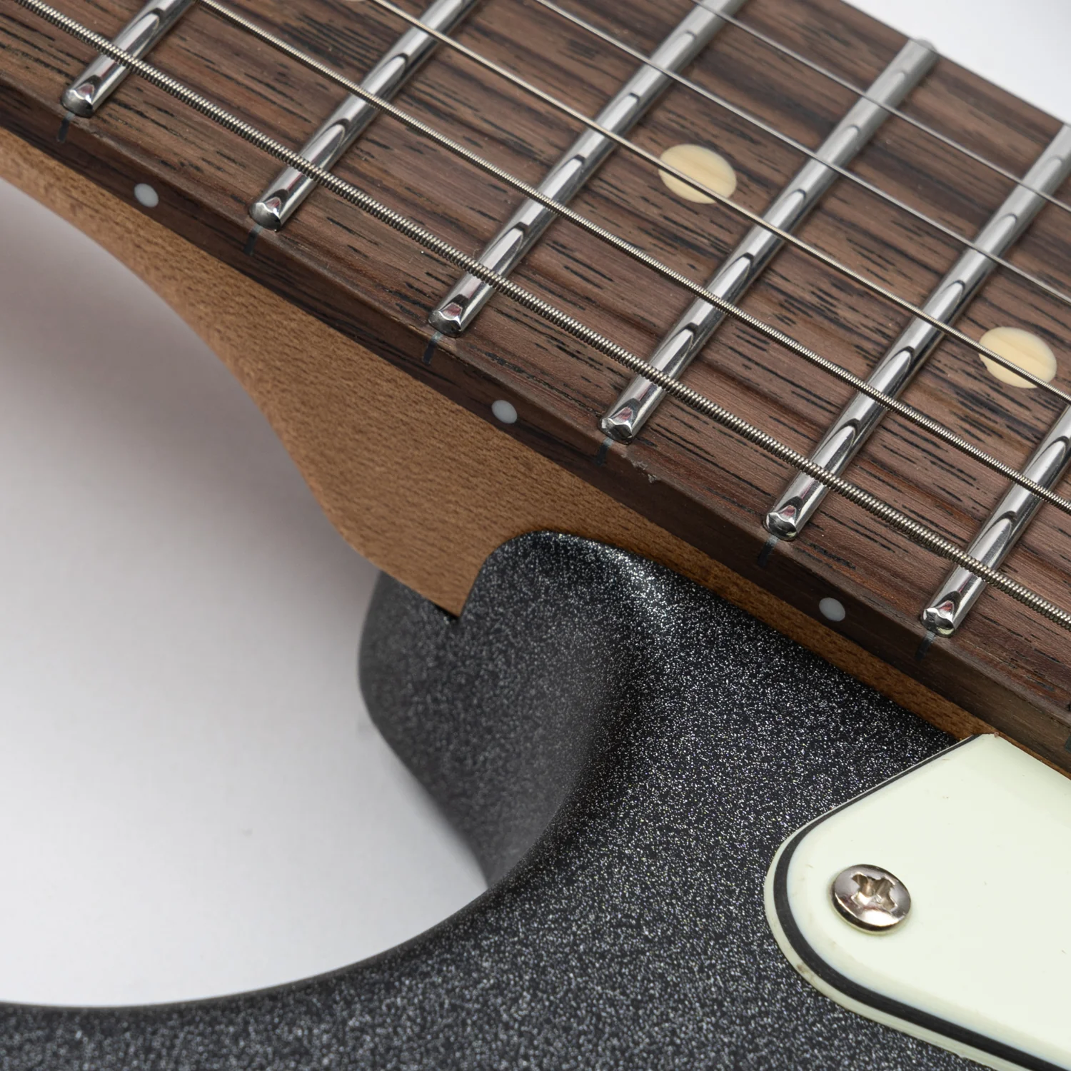 Eart Guitars, YMX-SG3, SSS Ceramic Single Coil Pickups Vintage Style Electric Guitar, Metal Black - Image 5